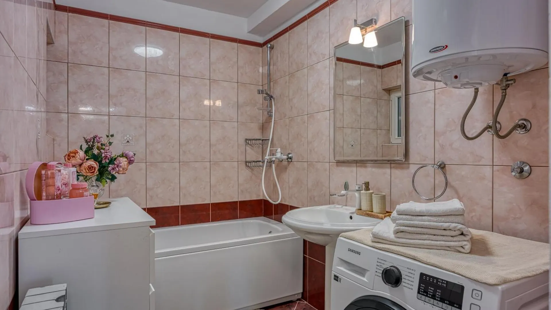 New Apartment Axel With Sea View 2025 로비니